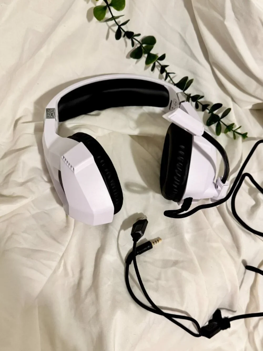 Ozeino ZW1 White Wired Gaming Headset with Mic & Inline Controls (3.5mm / USB)